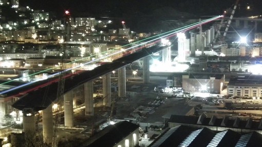 Coronavirus, Ponte per Genova: s'illumina col fascio tricolore