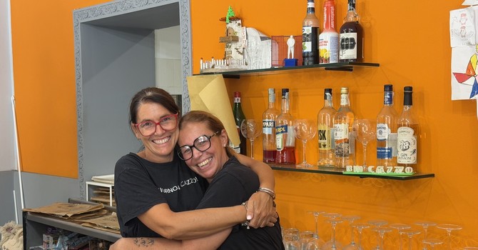 Patrizia Farinelli e Silvia Muratori del Sympa Bar di Multedo