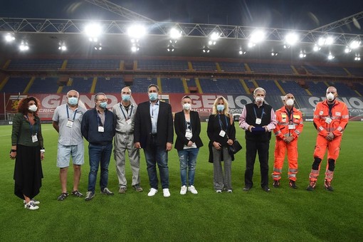 Coronavirus: Toti e Bucci premiano gli operatori sanitari con una targa