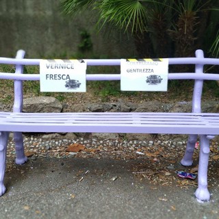 La panchina dipinta di lilla indica la gentilezza. La prima a Genova sarà inaugurata a Villa Scassi