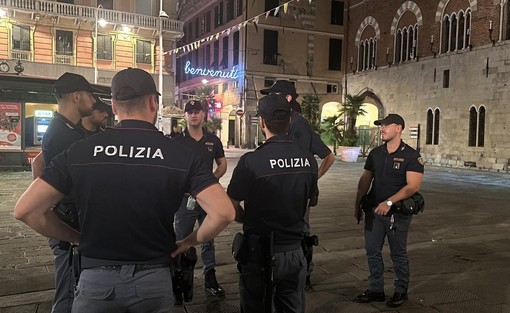 I controlli della polizia nel centro storico di Genova portano alla denuncia di un 30enne per rapina I controlli della polizia nel centro storico di Genova portano alla denuncia di un 30enne per rapina