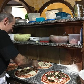 Crollo ponte, a Certosa riapre il "San Francesco" con pizze speciali per gli sfollati