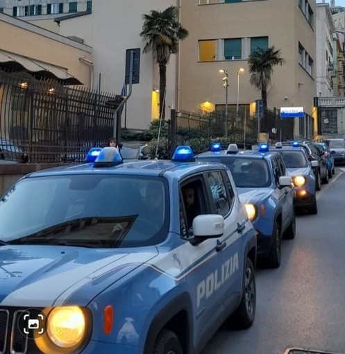San Fruttuoso, controlli straordinari della Polizia di Stato tra piazze e quartieri: identificate 59 persone San Fruttuoso, controlli straordinari della Polizia di Stato tra piazze e quartieri: identificate 59 persone