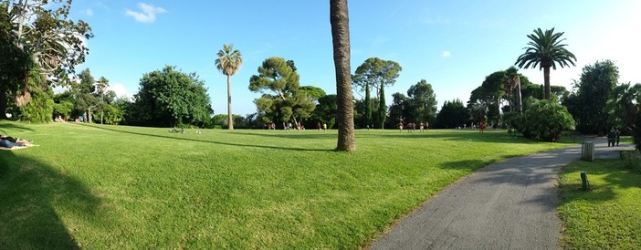 Giardini di Nervi, bagni pubblici sorvegliati con il progetto di inclusione sociale