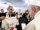Ponte Morandi: Papa Francesco riceve la maglietta di &quot;Genova nel cuore&quot;