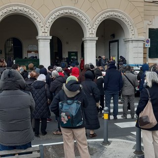 I cassoni della diga arrivano a Pra’, Bucci: “Porto e città devono lavorare insieme”