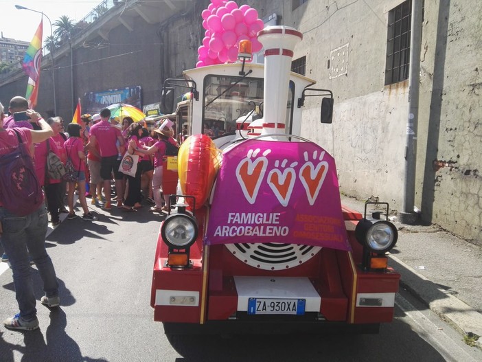 Le Famiglie Arcobaleno lanciano la festa di domenica 5 maggio