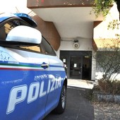 Via De Amicis, tenta la fuga dopo l’udienza e prende a pugni gli agenti: arrestato 32enne Via De Amicis, tenta la fuga dopo l’udienza e prende a pugni gli agenti: arrestato 32enne