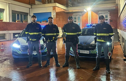 Sfreccia a tutta velocità in A7 con 19 chili di hashish in auto: arrestato dalla Stradale