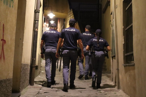 Centro storico, maxiservizio della Polizia di Stato nella zona della Maddalena: arresti, sequestri e sanzioni per carenze igieniche Centro storico, maxiservizio della Polizia di Stato nella zona della Maddalena: arresti, sequestri e sanzioni per carenze igieniche