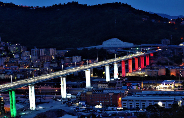 La tragedia di Ponte Morandi come spunto per una raccolta poetica: il brillante e delicato lavoro di Fabrizio De Longis