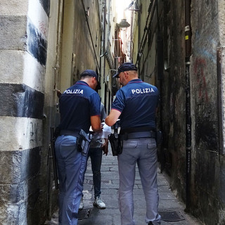 Movida e controlli, sospese attività commerciali nel levante e blitz notturni tra centro e Sampierdarena Movida e controlli, sospese attività commerciali nel levante e blitz notturni tra centro e Sampierdarena