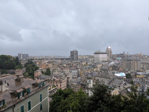 Maltempo, allerta arancione in Liguria: sul centro regione chiude alle 13 Maltempo, allerta arancione in Liguria: sul centro regione chiude alle 13