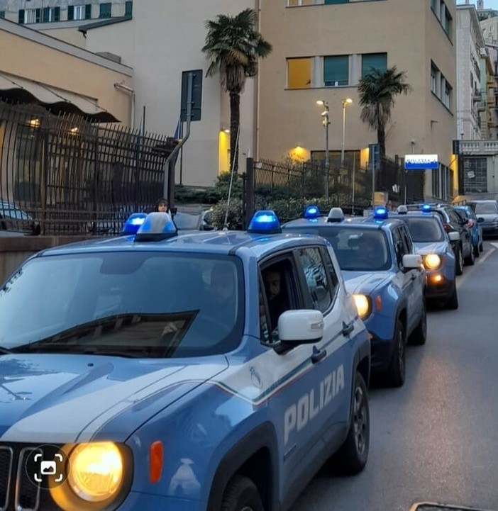 San Fruttuoso, controlli straordinari della Polizia di Stato tra piazze e quartieri: identificate 59 persone San Fruttuoso, controlli straordinari della Polizia di Stato tra piazze e quartieri: identificate 59 persone