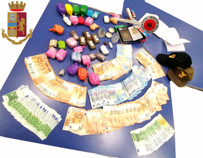 In casa con quasi 5 chili di droga e quasi 40.000 euro in contanti: arrestato pusher del centro storico