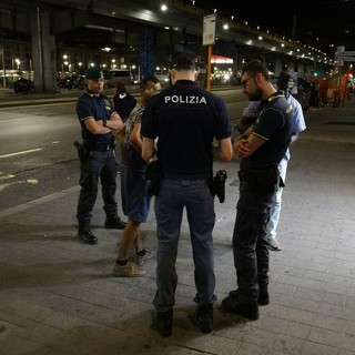 Castelletto, sorpresi in villetta dalla proprietaria: fuggono, ma i video sul cellulare li inchiodano. Due arresti Castelletto, sorpresi in villetta dalla proprietaria: fuggono, ma i video sul cellulare li inchiodano. Due arresti
