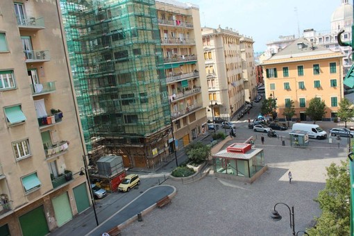 Pegli, i residenti precisano: “In piazza Rapisardi nessun problema con i commercianti”