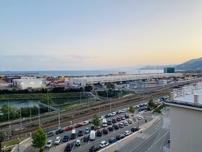 Porto di Pra', primi due allacci elettrificati entro la fine di giugno Porto di Pra', primi due allacci elettrificati entro la fine di giugno