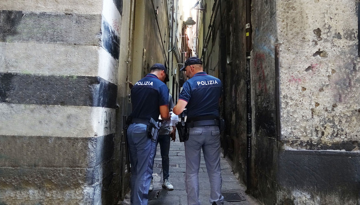 Movida e controlli, sospese attività commerciali nel levante e blitz notturni tra centro e Sampierdarena