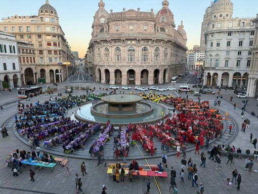 La sindaca Silvia Salis alla Colorata Cena a de Ferrari: "Uno spettacolo incredibile"