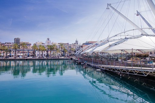 Attraversa il Porto Antico di Genova la mostra Open Air 'Deredia - La sfera tra i due mondi'