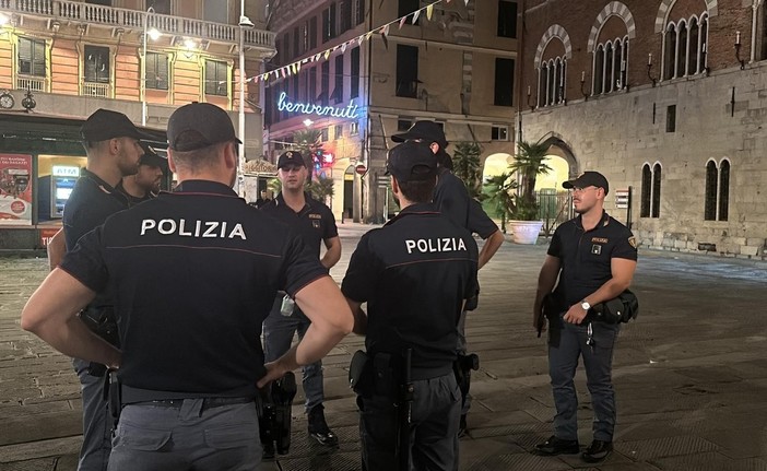 I controlli della polizia nel centro storico di Genova portano alla denuncia di un 30enne per rapina I controlli della polizia nel centro storico di Genova portano alla denuncia di un 30enne per rapina