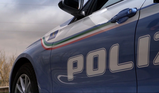 Darsena, controlli antidroga nei vicoli di Prè: aggredisce gli agenti alla fermata della metro, arrestato 22enne Darsena, controlli antidroga nei vicoli di Prè: aggredisce gli agenti alla fermata della metro, arrestato 22enne