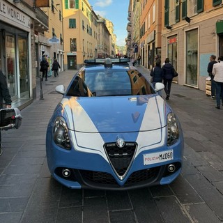 Polizia di Stato nei vicoli del centro storico: controlli mirati tra Maddalena, Caricamento e Sottoripa