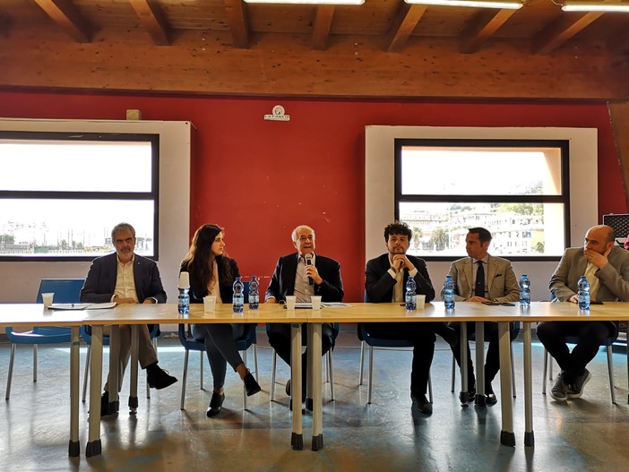 Pd Genova: Pisapia in Liguria: "Scriviamo insieme la storia d'Europa" Pd Genova: Pisapia in Liguria: "Scriviamo insieme la storia d'Europa"