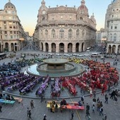 La sindaca Silvia Salis alla Colorata Cena a de Ferrari: "Uno spettacolo incredibile"