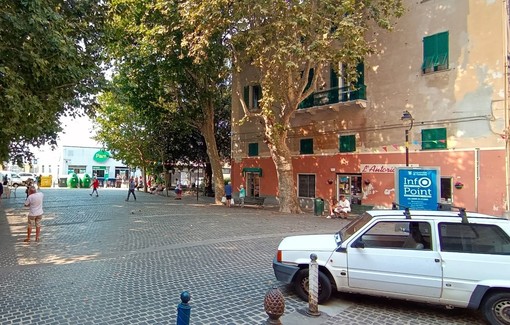Piazza Lerda, uno dei punti più critici della delegazione di Voltri
