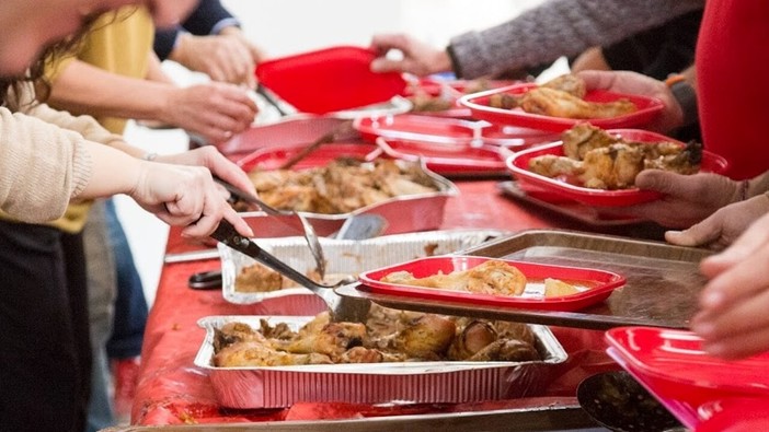 Dieci anni della mensa di Sant’Egidio a Genova: “Uscire dalla povertà non è impossibile”