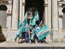 I lavoratori Phoenix davanti a Palazzo Tursi I lavoratori Phoenix davanti a Palazzo Tursi