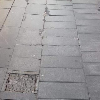 Via Sestri, monta il problema (non di poco conto) della pavimentazione sconnessa Via Sestri, monta il problema (non di poco conto) della pavimentazione sconnessa