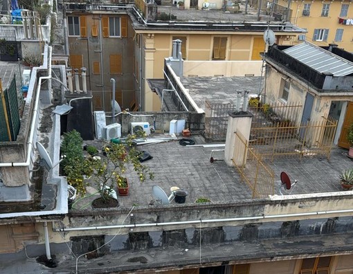 Il palazzo in via Giuseppe Galliano a Sestri Ponente