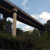 Il 'Ponte Blu' di via Martiri del Turchino a Ca' Nuova Il 'Ponte Blu' di via Martiri del Turchino a Ca' Nuova