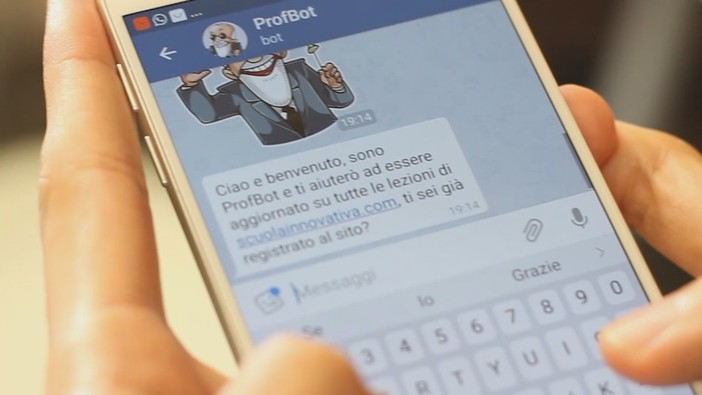 Scuola: "Facciamo lezione sulla chat di Telegram"