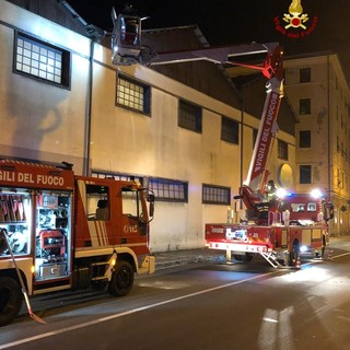 Voltri: tromba d'aria scoperchia tetto, intervengono i pompieri