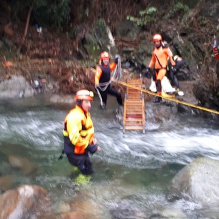 Voltri: donna cade in un fiume all'Acquasanta, soccorsa