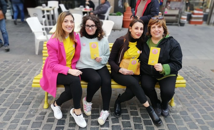 Voltri, in piazza Lerda arriva la panchina gialla per sensibilizzare sull’endometriosi