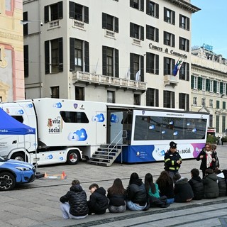 La Polizia Postale nelle scuole per l'Action Week di “Una Vita da Social”: incontri con gli studenti contro cyberbullismo e violenza sul web La Polizia Postale nelle scuole per l'Action Week di “Una Vita da Social”: incontri con gli studenti contro cyberbullismo e violenza sul web