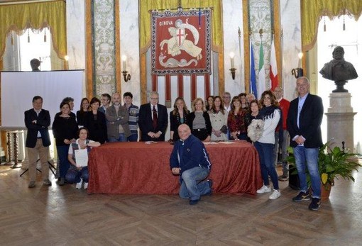 Presentati in Comune i contributi per gli addobbi urbani degli esercenti Presentati in Comune i contributi per gli addobbi urbani degli esercenti