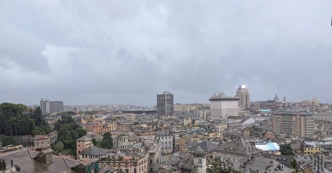 Maltempo, allerta arancione in Liguria: sul centro regione chiude alle 13 Maltempo, allerta arancione in Liguria: sul centro regione chiude alle 13