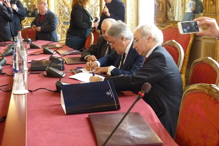 Comune e Confcommercio International insieme per lo sviluppo di Genova Comune e Confcommercio International insieme per lo sviluppo di Genova