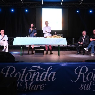 Palco Gourmet: la zucchina trombetta d’Albenga diventa simbolo di unione tra gusto, territorio e solidarietà