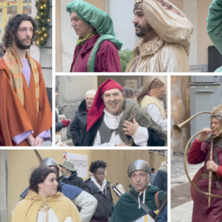 I figuranti del presepe itinerante invadono le vie del centro (Video)