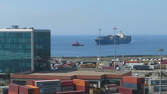 Incidente fra navi al largo di Genova, molto combustibile in mare