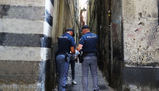 Movida e controlli, sospese attività commerciali nel levante e blitz notturni tra centro e Sampierdarena Movida e controlli, sospese attività commerciali nel levante e blitz notturni tra centro e Sampierdarena