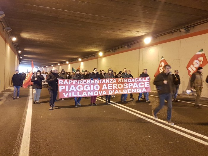 Sindacati chiedono vertice su Piaggio Aerospace, il Pd: "Il Governo batta un colpo" Sindacati chiedono vertice su Piaggio Aerospace, il Pd: "Il Governo batta un colpo"