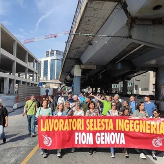 Protesta del personale di Selesta Ingegneria, corteo in corso in zona WTC a Sampierdarena